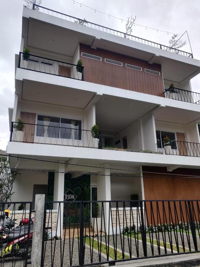 Rion Hostel Богор Экстерьер фото
