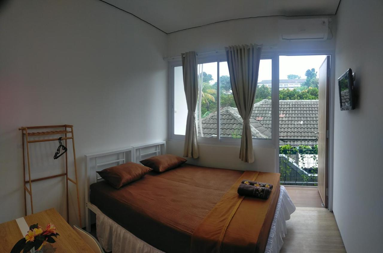 Rion Hostel Богор Экстерьер фото