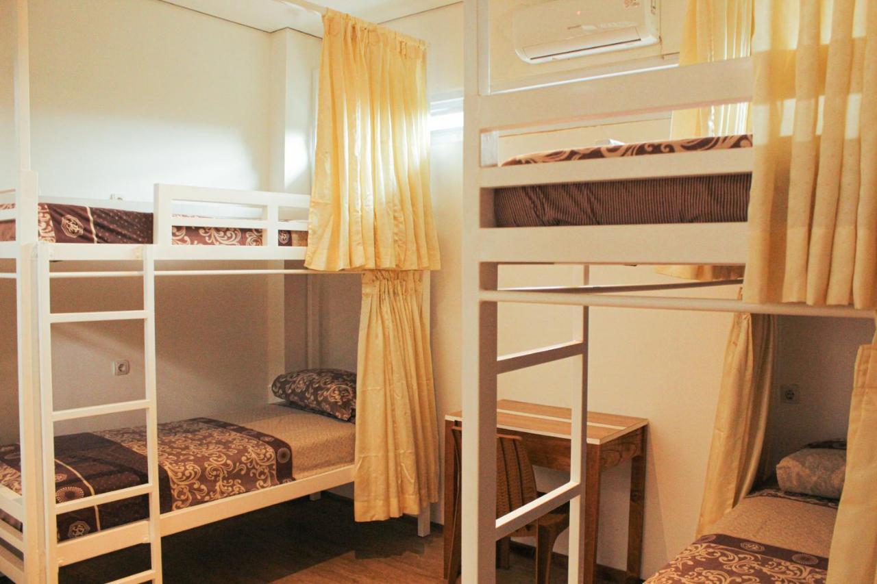Rion Hostel Богор Экстерьер фото