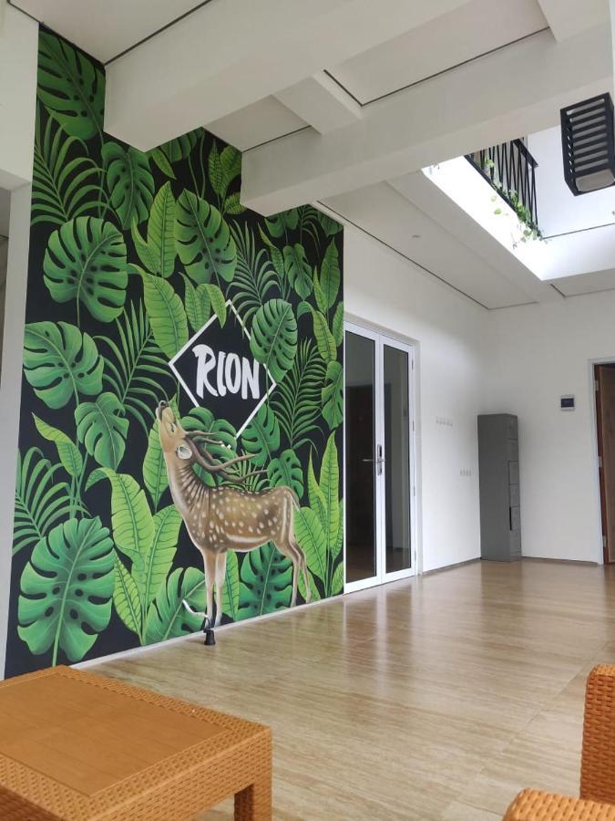 Rion Hostel Богор Экстерьер фото