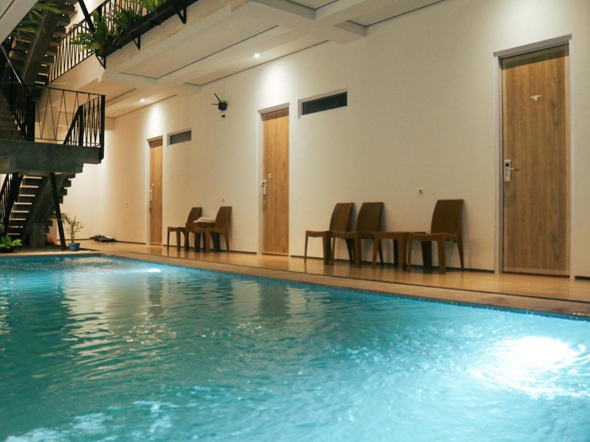 Rion Hostel Богор Экстерьер фото