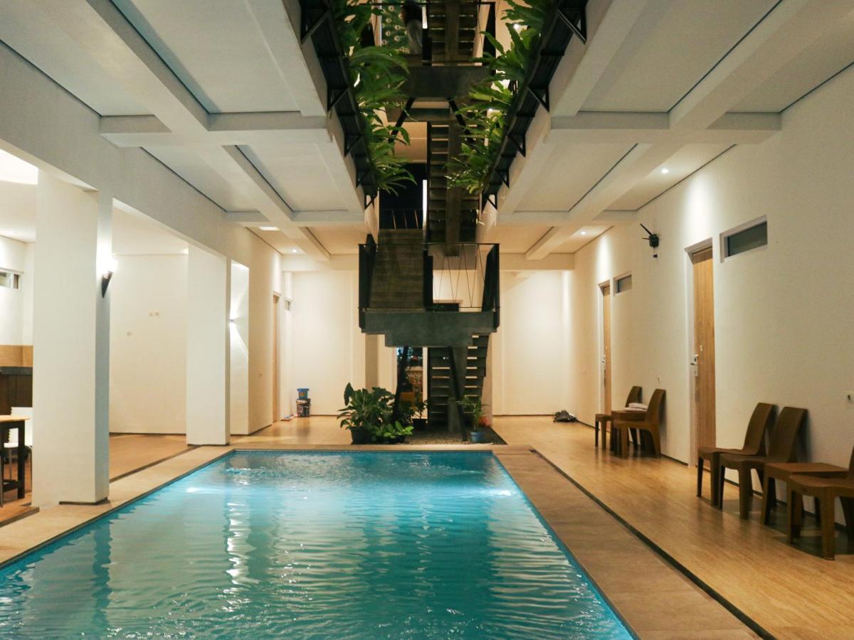 Rion Hostel Богор Экстерьер фото